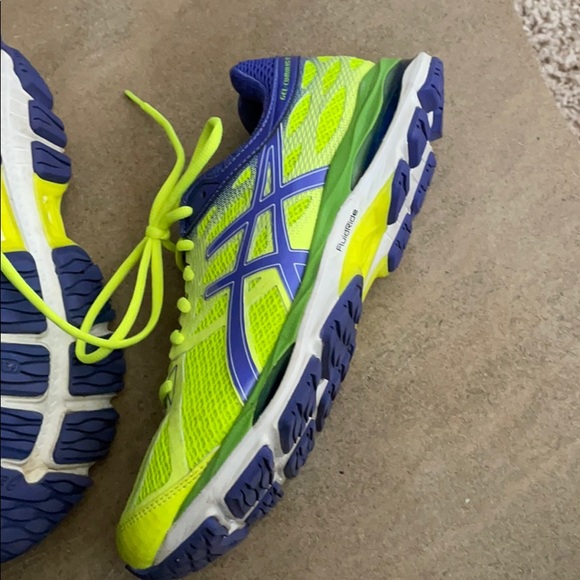 Excellent condition ASICS - Picture 3 of 5